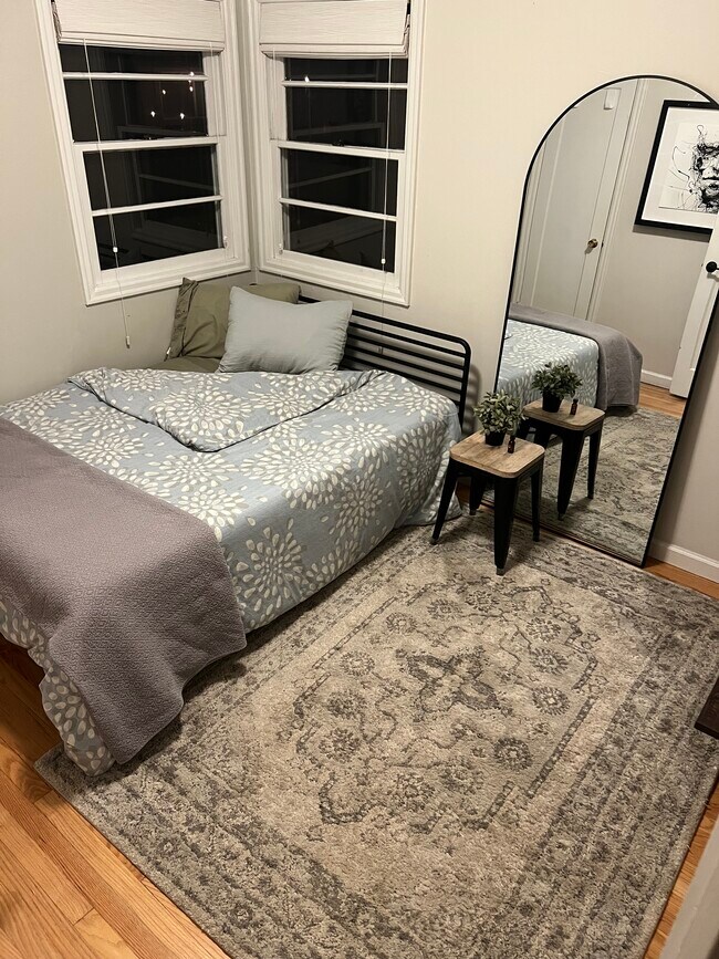 Building Photo - 1823 N Watts St