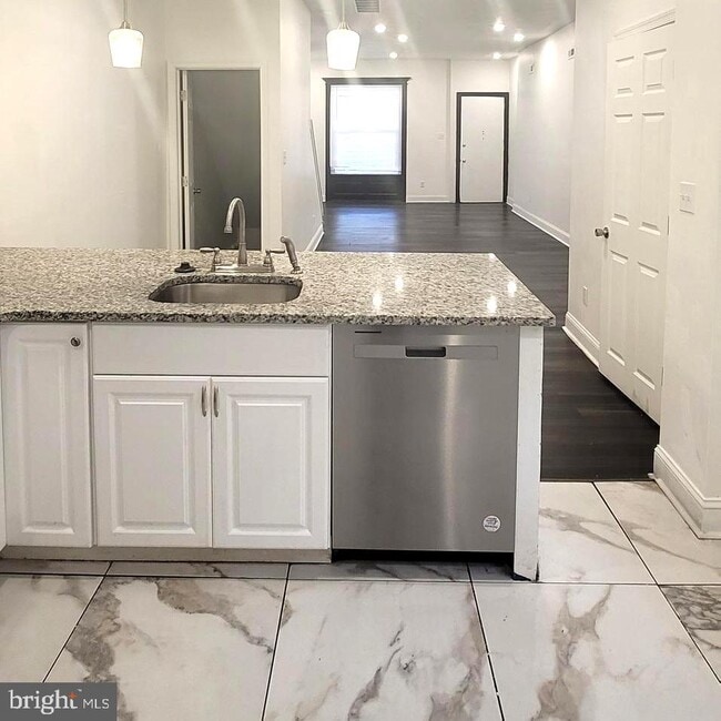 Building Photo - 423 N 52nd St