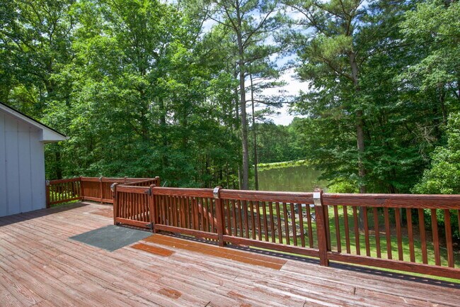 Building Photo - 806 Sumac Ln