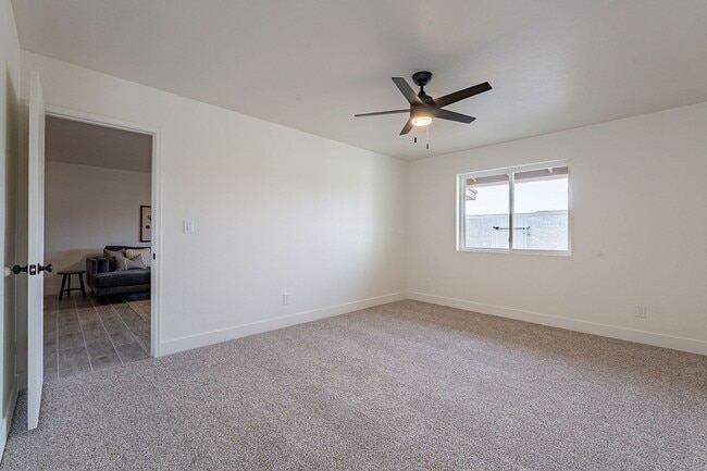 Building Photo - Fresh & Clean Townhome in North Phx!