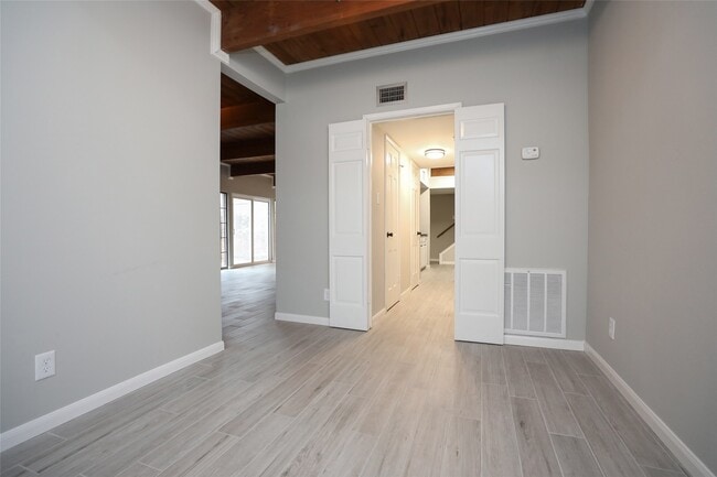 Building Photo - 5370 Brownway St