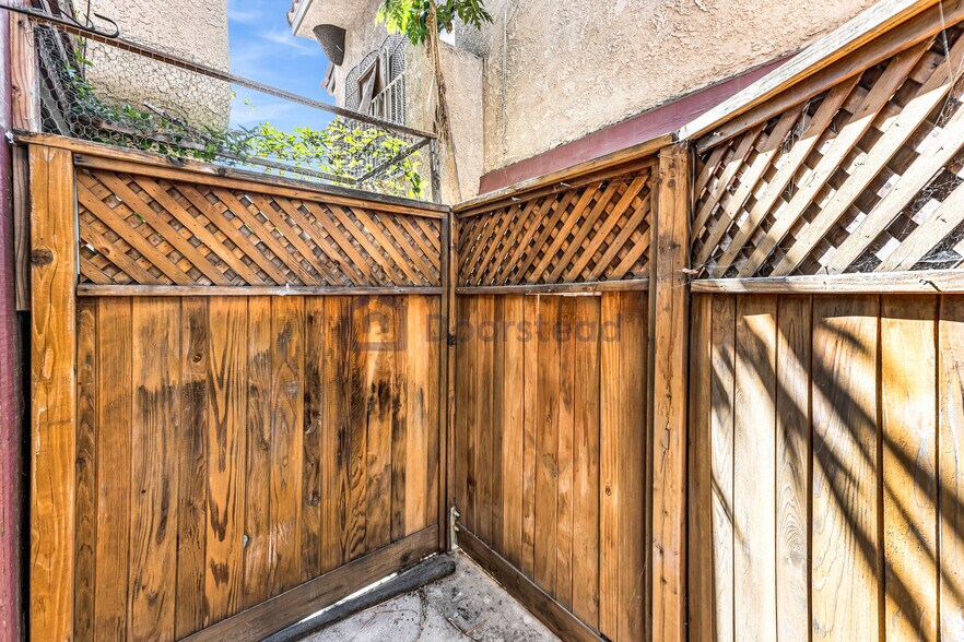Building Photo - 15555 Nordhoff St