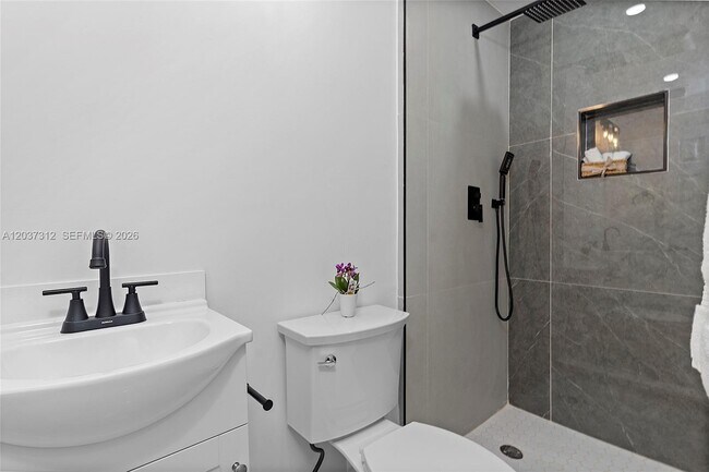Building Photo - 1473 NE 30th Ct