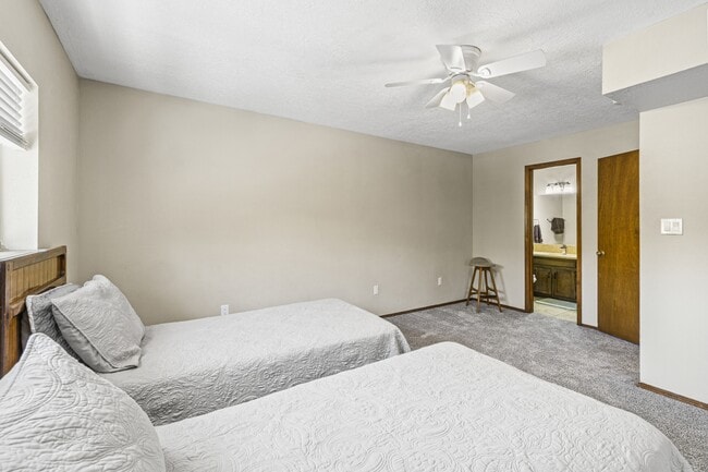 Building Photo - 214 Metz Dr