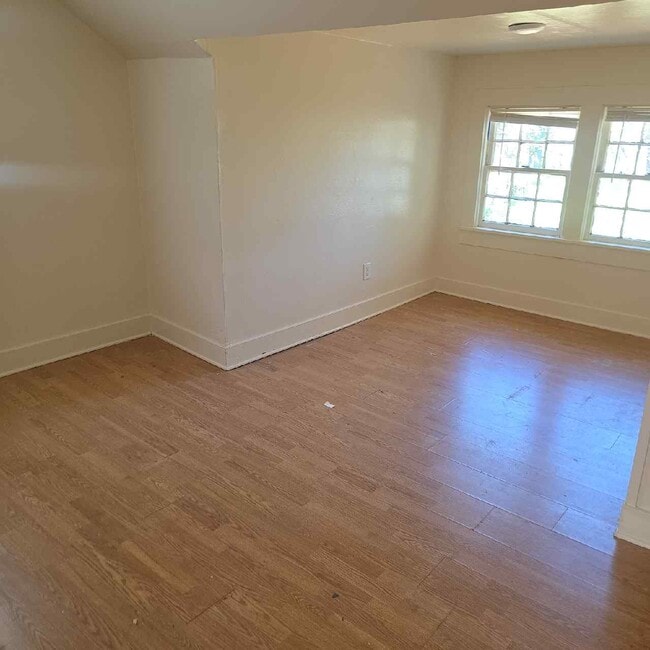 Building Photo - 1201 Gains Ave