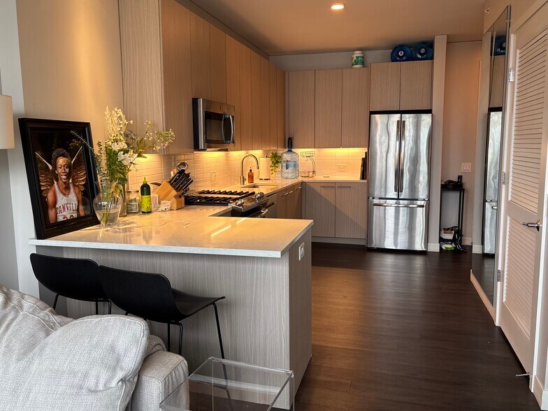 Building Photo - 229 S Peoria St