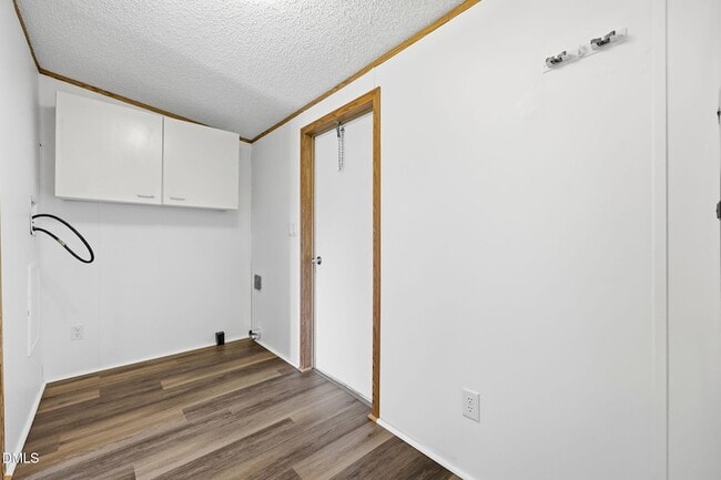 Building Photo - 1385 Live Oak Rd