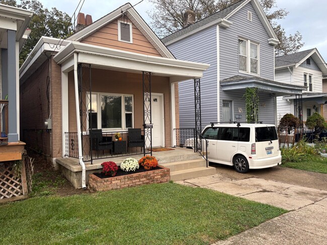 Building Photo - 2756 Latonia Ave