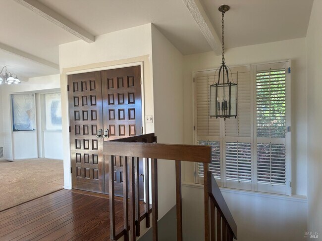 Building Photo - 121 Knoll Pl