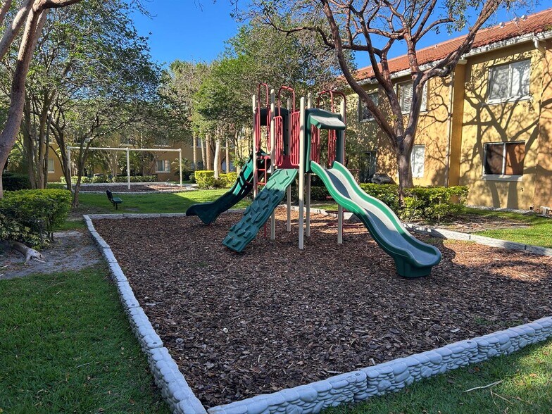 Building Photo - 621 NW 78th Ter