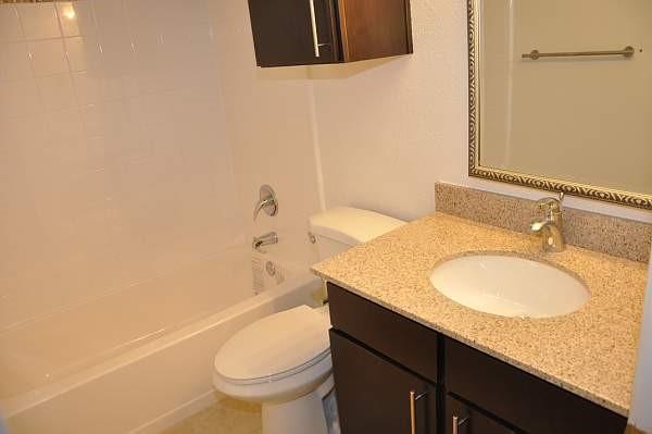 Building Photo - 5909 Birchbrook Dr