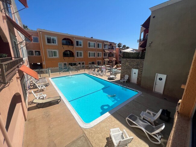 Building Photo - 1 Bedroom Condo in North Pacific Beach!