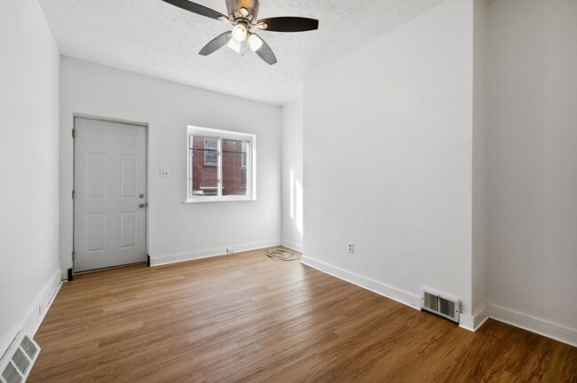 Building Photo - Updated 2 Bed 1 Bath Home With a Loft in Bloomfield - Available NOW!