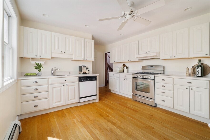 Primary Photo - 18 Newcastle Rd