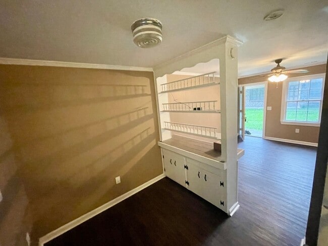 Building Photo - 8842 Deerwood Dr