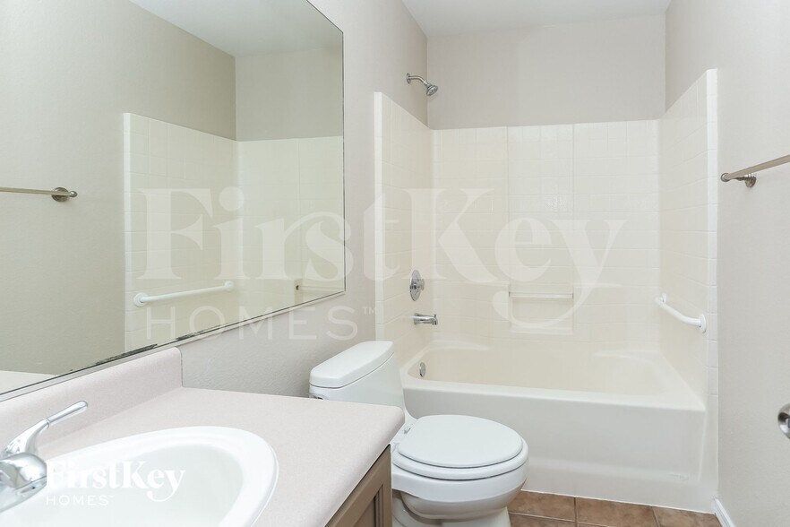 Building Photo - 5508 Crinoline Ave