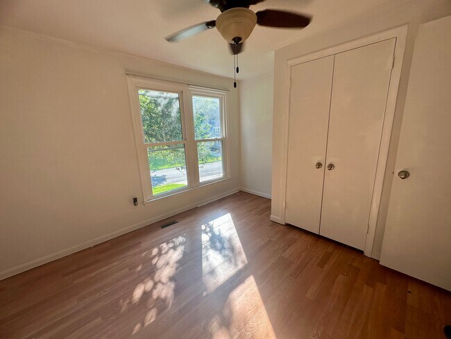 Building Photo - 16445 Tomahawk Dr