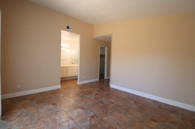 Building Photo - Great Three Bedroom Home