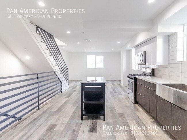 Building Photo - 1309 N Orange Dr