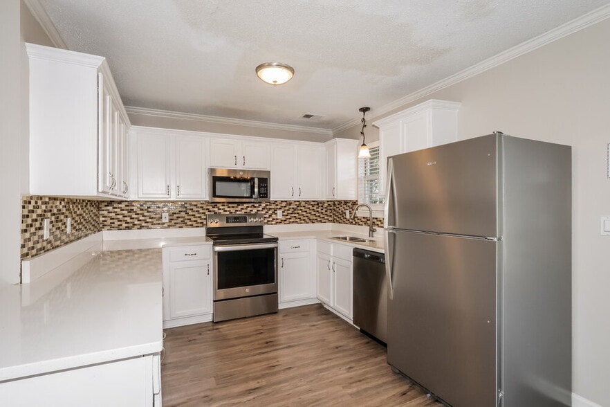 Building Photo - 7362 Stonegate Blvd