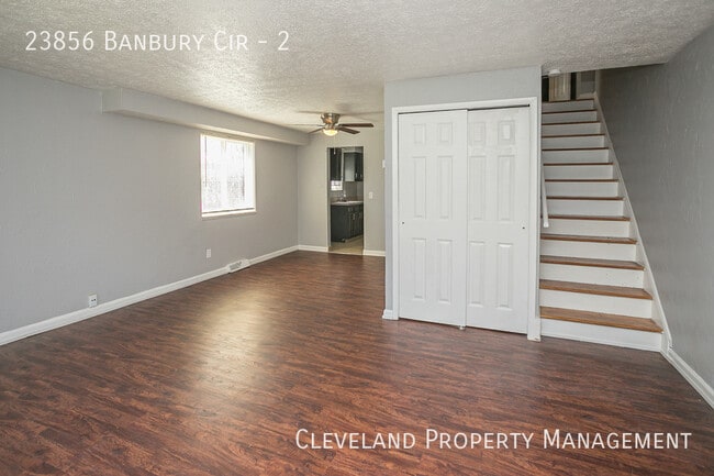 Building Photo - Updated 3 Bedroom Banbury Condo