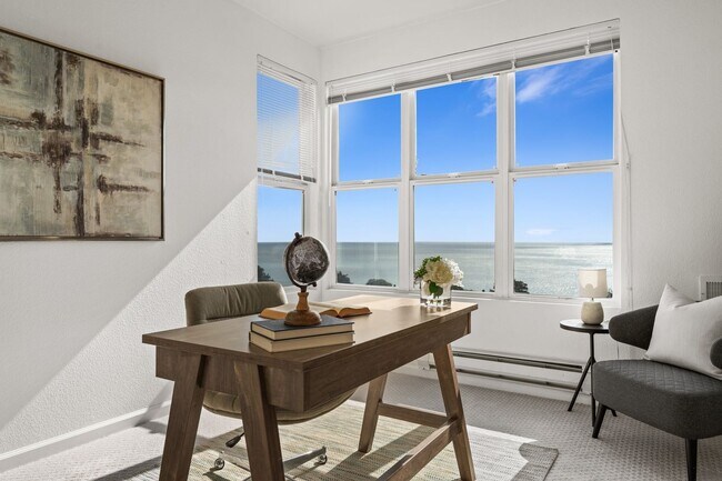 Building Photo - Epic REA - Top floor, Sweeping Views, 3 BR...