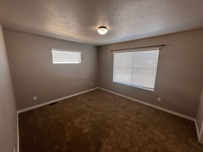 Building Photo - 3 Bed 3 bath house in The Glen At Widefield!