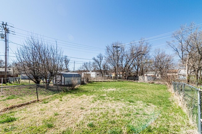 Building Photo - 1369 Parkside Dr