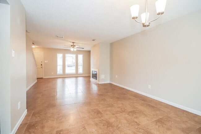 Building Photo - 1711 Oak Ridge Dr