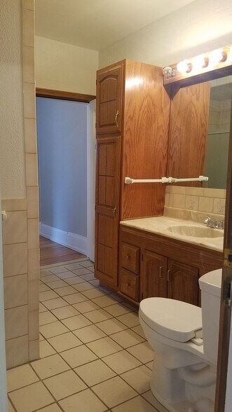 2nd Floor Full Bath - 573 Cambridge Street