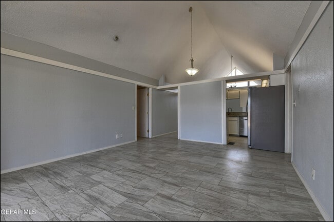 Building Photo - 8400 Parkland Dr