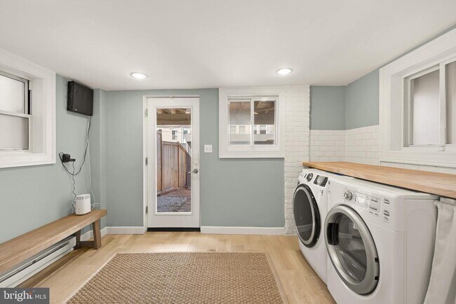 Building Photo - 407 Delafield Pl NW