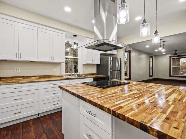 Building Photo - 120 Depot St