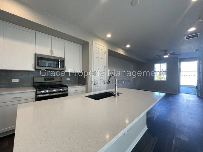 Building Photo - 9661 Truckee St