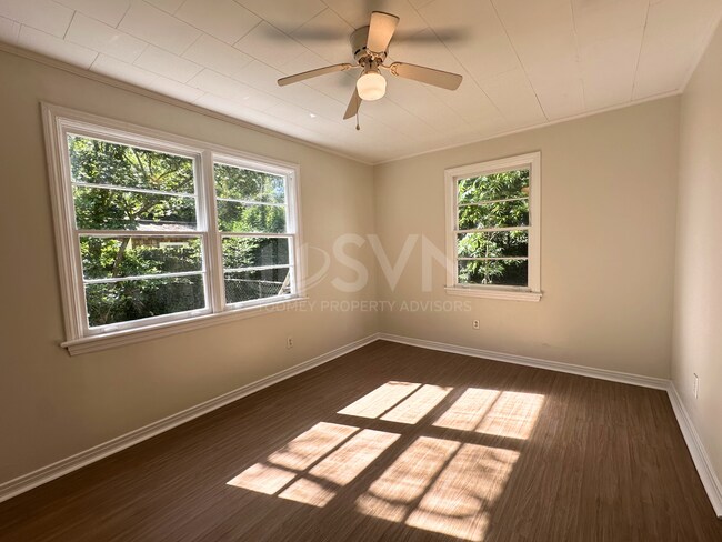 Building Photo - 5207 Azalea Cir S