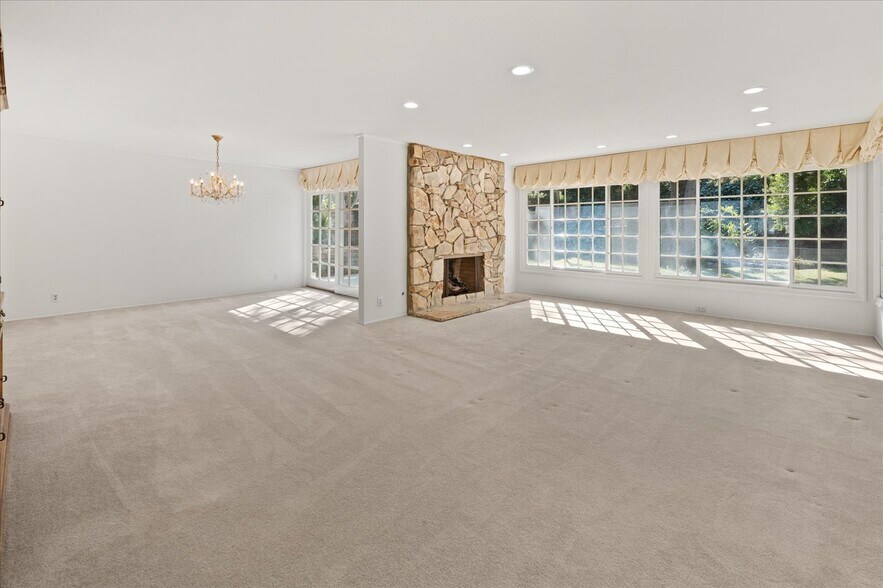 Building Photo - 19100 Castlebay Ln