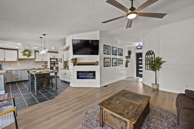 Building Photo - Modern Comfort Meets Charm – Beautifully U...