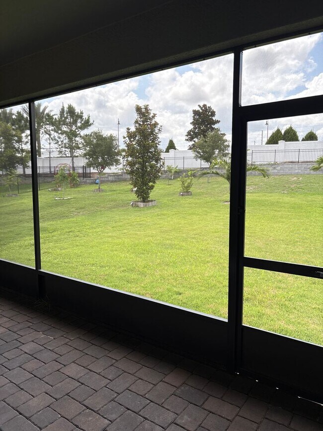 Building Photo - Spacious 5-Bedroom Home for Rent in Lake P...