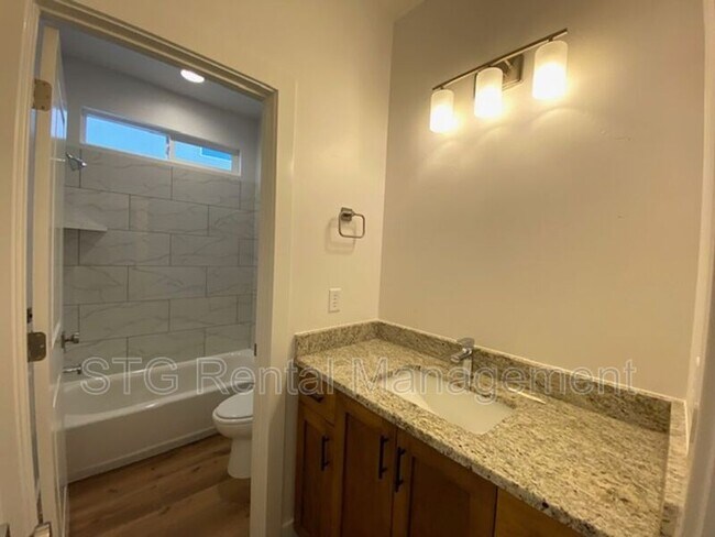 Building Photo - 438 N Stone Mountain Dr