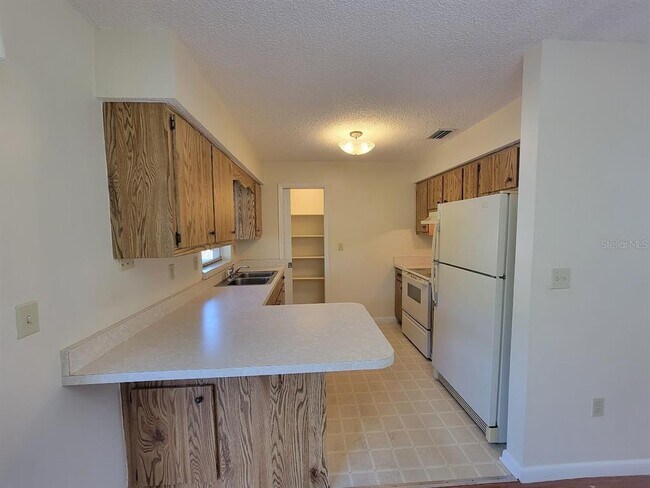 Building Photo - 23358 Racine Ave