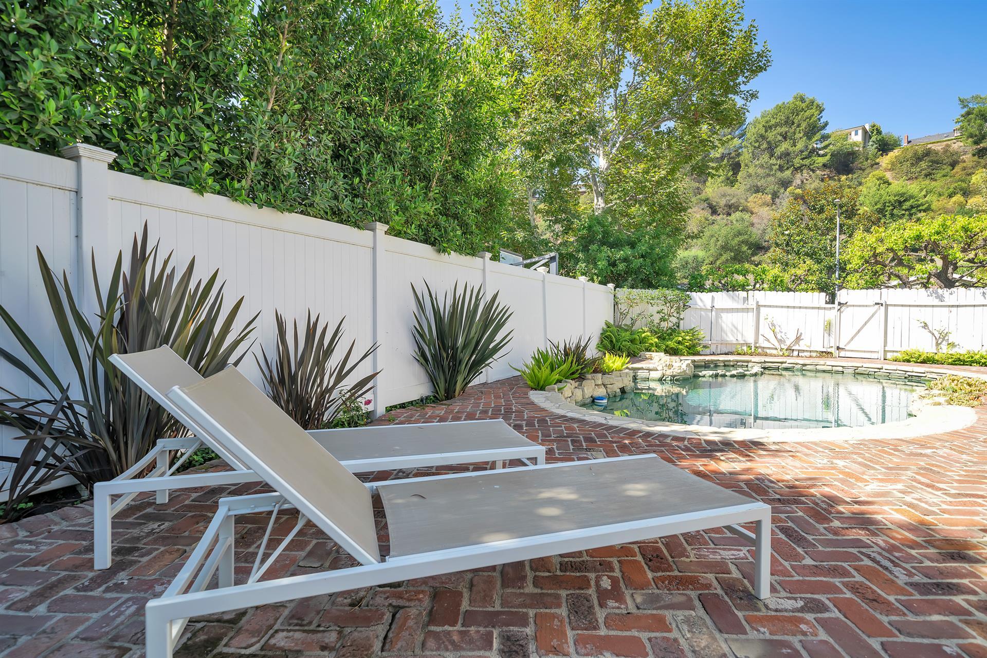 Building Photo - 2324 Banyan Dr