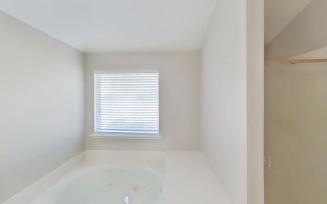 Building Photo - Comfortable Living, Beautiful Spaces — 3-Bedroom Home