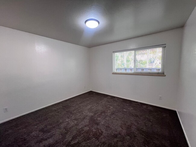 Building Photo - MUST SEE THREE BEDROOM SINGLE FAMILY HOME!