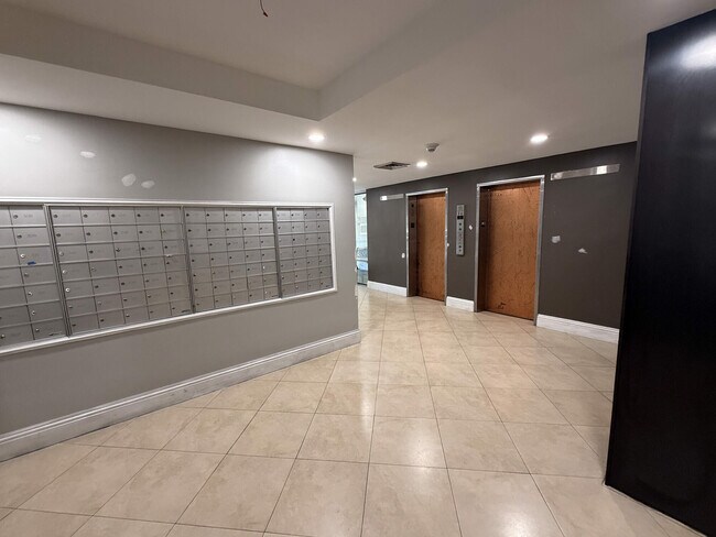 Building Photo - 13155 Ixora Ct