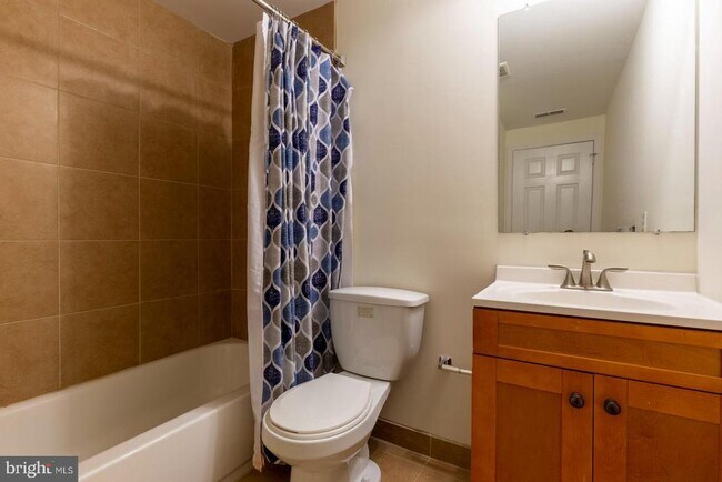 Building Photo - 1017 Dorrance St