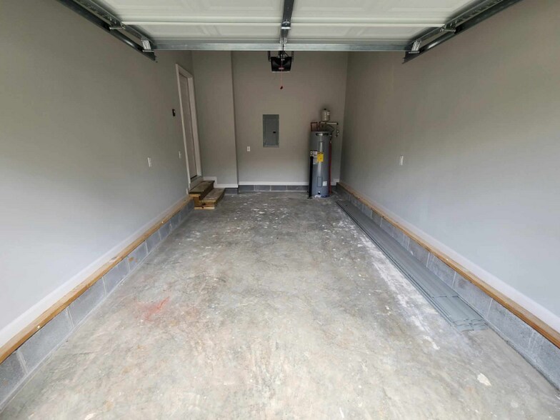 Building Photo - 421 College St