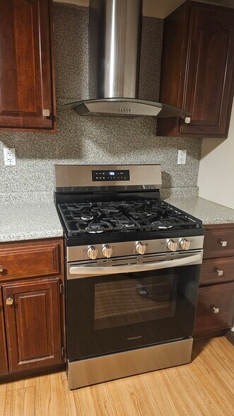 Building Photo - 800 Plainfield St