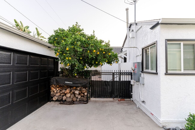 Building Photo - 640 E Valencia Ave