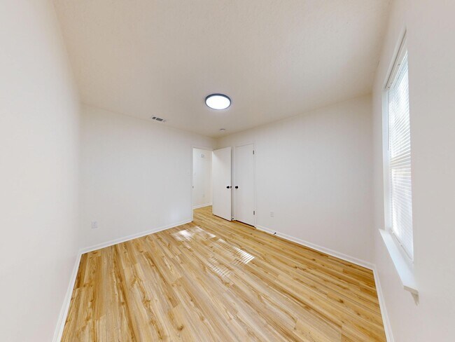 Building Photo - 4072 Melrose Dr