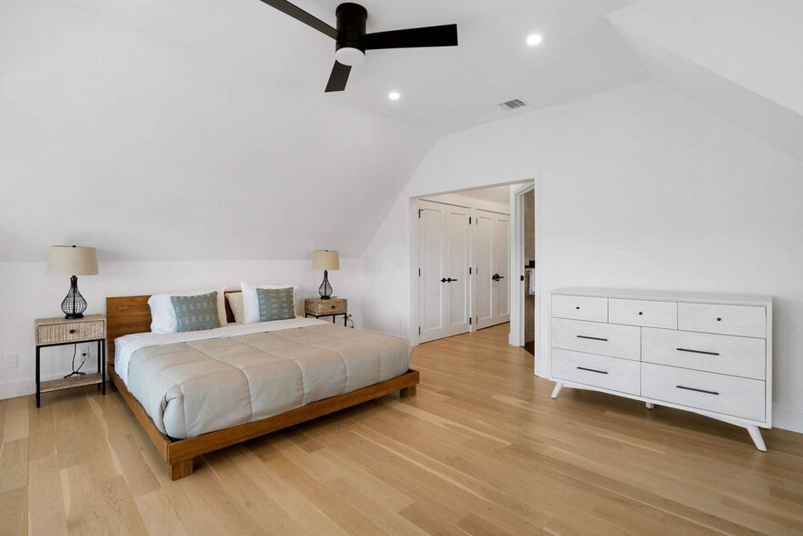 Building Photo - 1835 Naugles Dr